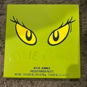 kylie jenner grinch eyeshadow